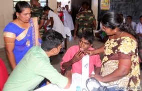 Army organizes a mobile clinic for Pooneryn civilians