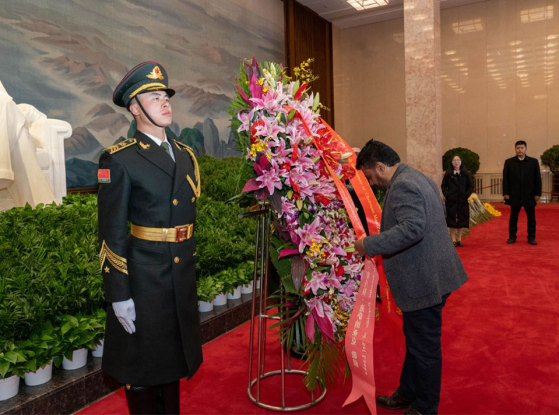 President Pays Tribute at Mao Zedong Mausoleum, Founder of the People's Republic of China