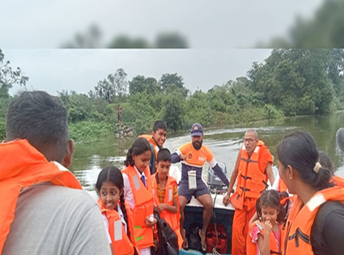 Navy steps up flood relief operations in affected areas