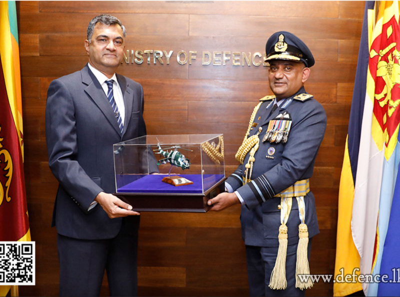 Newly appointed Air Force Commander Calls on Defence Secretary