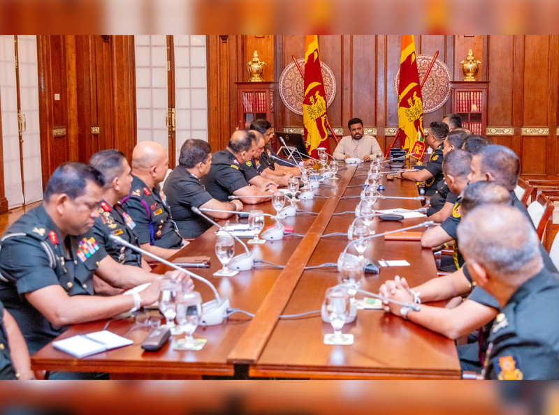 President Meets with Senior Army Officials