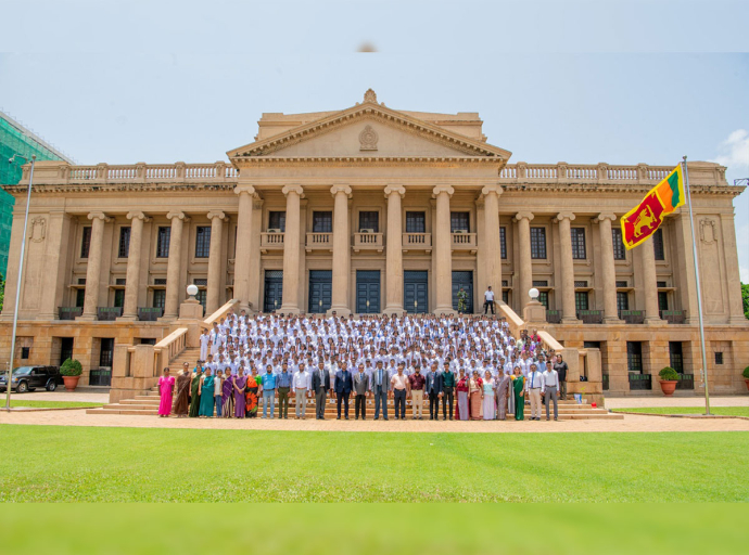 Students from Three Provinces Participate in Educational Visit to President’s House