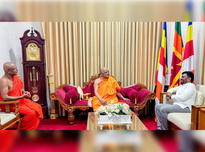 President Calls on Chief Prelates of the Malwathu and Asgiri Chapters