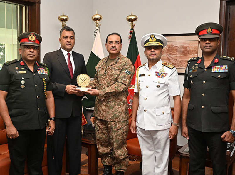 Defence Secretary Meets Pakistani Minister for Economic Affairs and Army Chief