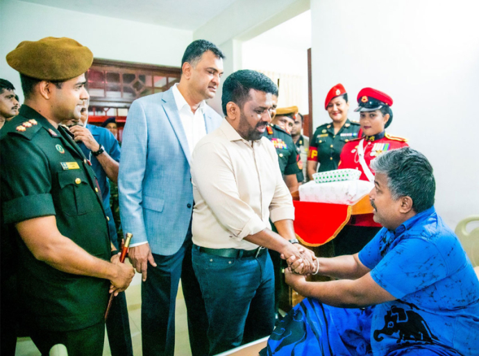 President Visits Mihindu Seth Medura to Inquire into the Wellbeing of Resident War Heroes