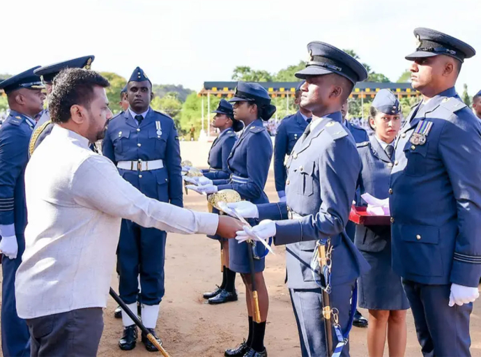 A public service that upholds its professional responsibilities is necessary for the nation