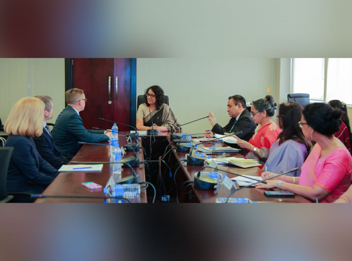 Prime Minister Engages in High-Level Discussions with Australian Assistant Minister for International Education of Australia on Education and Development Cooperation