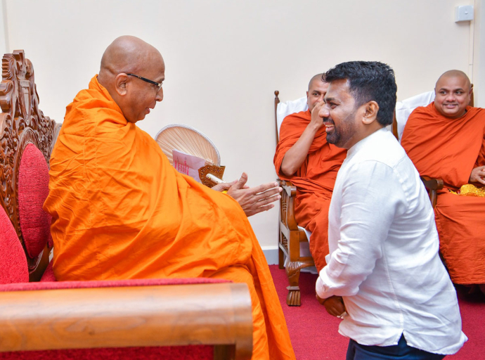 President Receives New Year Blessings from Chief Prelate of the Amarapura Maha Nikaya
