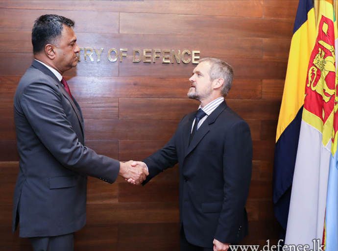Australian High Commissioner Pays Courtesy Call on Defence Secretary