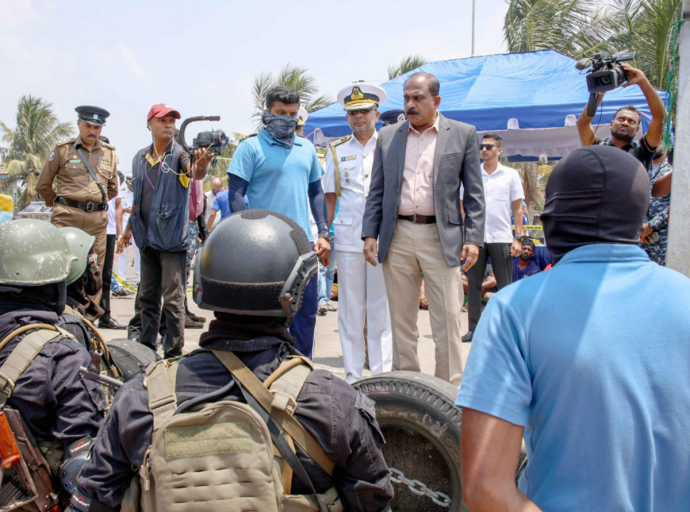  Navy seizes a consignment of narcotics and apprehends 06 suspects in offshore operation