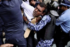 India expresses concern over "manhandling" of Nasheed