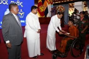 President hands over &#039;Sathwiru Sanhinda&#039; houses to War Heroes