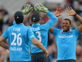 England snap a 10-wicket victory against Sri Lanka