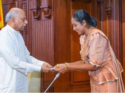 ‘Parlimenthuwe Balahathkaraya’ by Nadira Madugalla brings Parliamentary Tradition and Democratic Heritage Closer to the People – Prime Minister Dinesh Gunawardena at the book launch