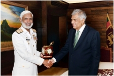 Pakistan Navy Chief calls on Prime Minister