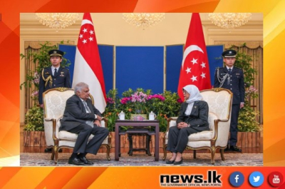 President meets Singapore’s President and Defence Minister during his official visit