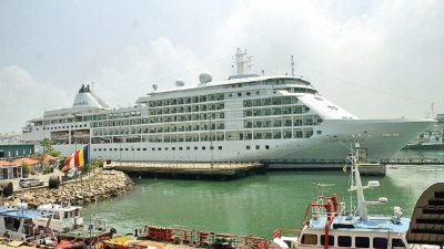 Luxury cruise ship ‘Silver Whispe’r calls at Colombo Port