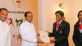 President presents golden awards to Sri Lankan Olympic athletes