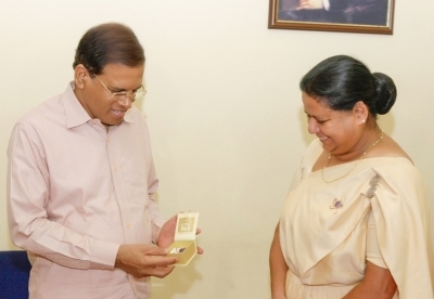 War Heroes Book Mark presented to President