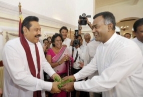 Tissa Gives Shivers to UNP - Mahinda Takes Lead from Nomination Day