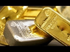 Gold dips below 27,000-level on low demand