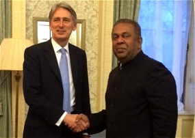 Foreign Minister discusses proposed constitutional reforms with British Foreign Secretary