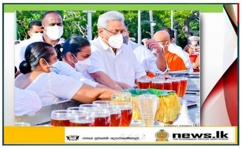 Presidential Entourage at Kataragama Makes Offerings to Invoke Blessings on the Country