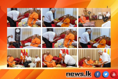 President receives blessings from Malwathu, Asgiri Maha Nayaka Theras