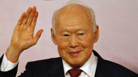 Singapore&#039;s first prime minister, Lee Kuan Yew dies passes away