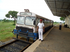 Kandy- Peradeniya rail bus service