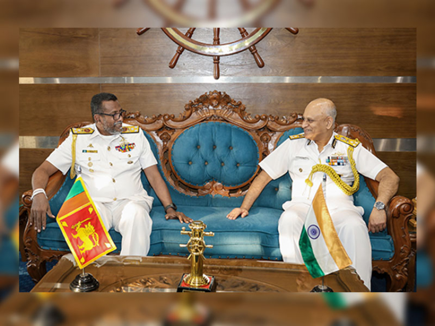 Director General of Indian Coast Guard meets with Commander of the Navy