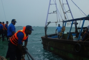 SL Navy hands over 6 fishing trawlers back to India