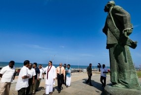 President inspects restoration work of Bandaranaike Statue