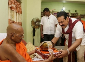 President calls on Ven.Galtemwatte Chandrajothi Thero of Demtamal Vihara