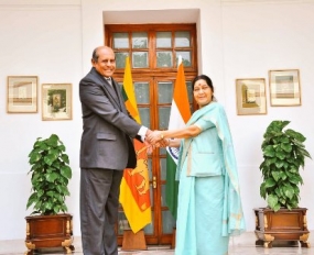 Foreign Minister meets his Indian Counterpart