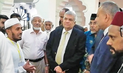 PM visits mosque on ‘Open Day’