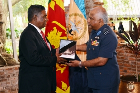 Secretary visits the Office of the Chief of Defence Staff