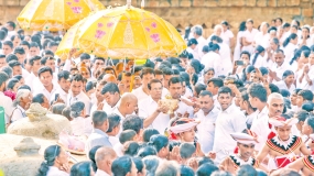 President attends Sathbudu Vandana Poojopahara