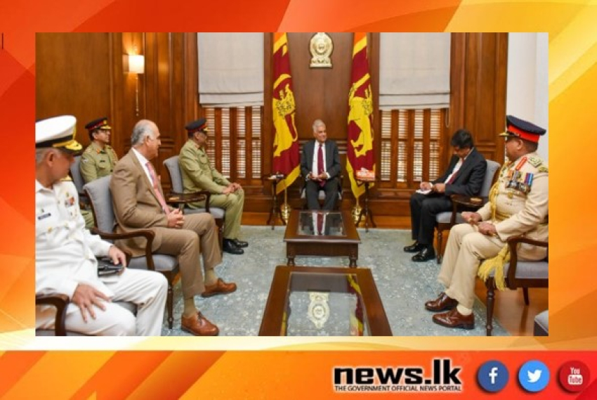 The Chairman of Pakistan&#039;s Joint Chiefs of Staff Committee meets the President