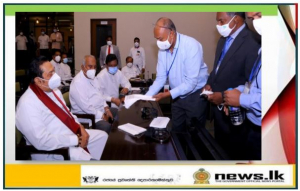 A new face mask that destroys viruses manufactured in Sri Lanka unveiled in Parliament under the patronage of the Hon. Prime Minister