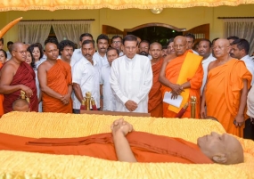 President pays last respects to Ven.Maduluwawe Sobitha Thero