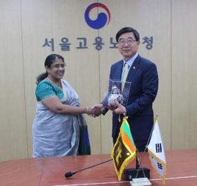 Minister Atukorale discuss workers&#039; issues in Korea