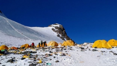 Mount Everest: Melting glaciers expose dead bodies