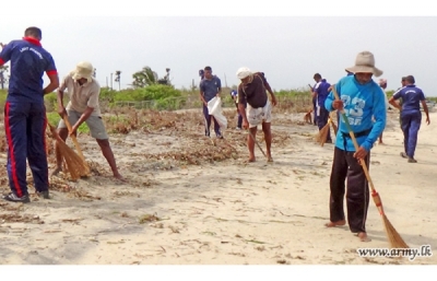 Troops Contribute to Coastal Clean-Up in Thewanpiddy