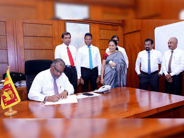 Mahinda Siriwardena re-assumes duties as The Secretary to the Ministry of Finance