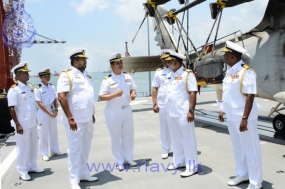 Commander of the Navy visits Japanese Ship Suzunami