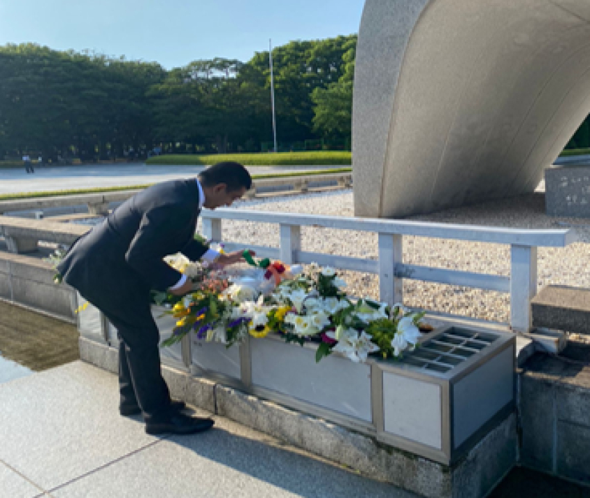 Foreign Minister visits Hiroshima Atomic Bomb Museum