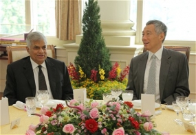 Prime Ministers of Sri Lanka and Singapore hold bilateral discussions