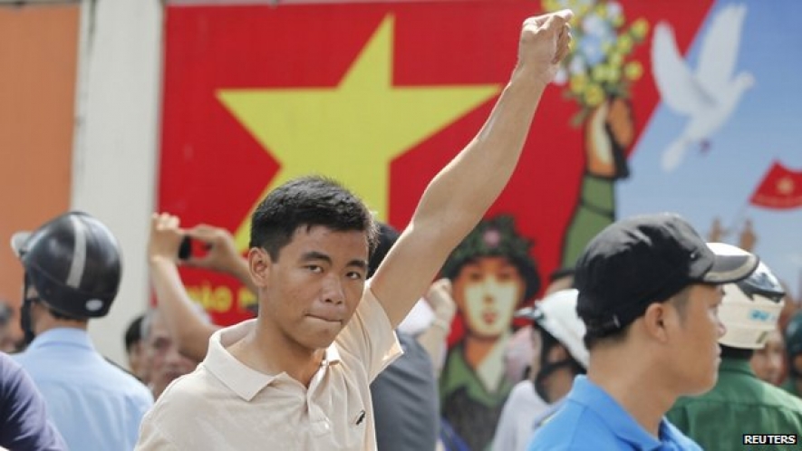 Vietnam riots: China ships to evacuate workers