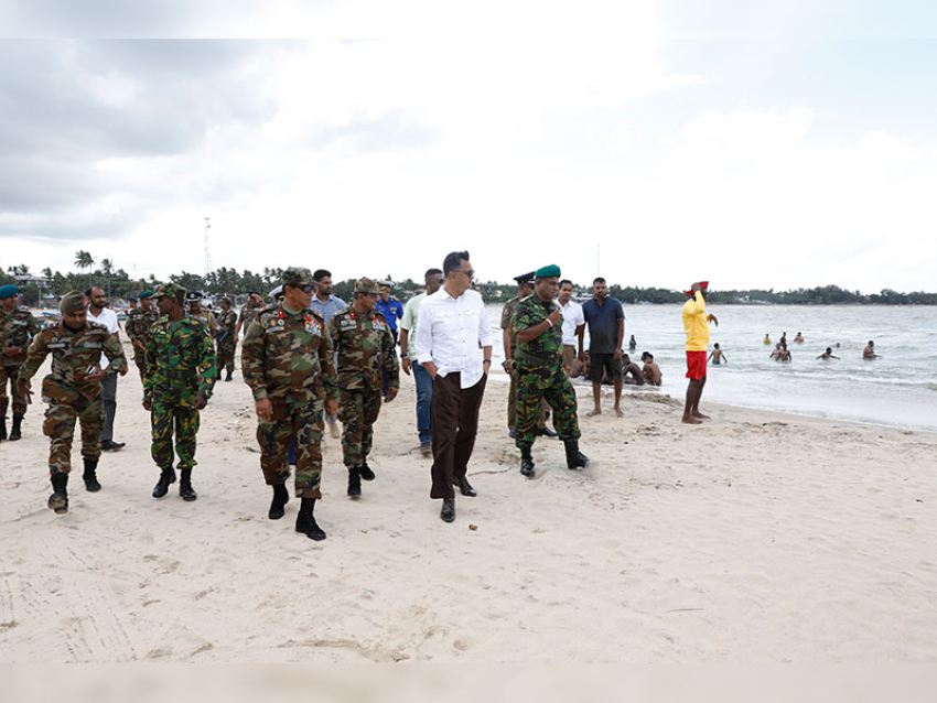 Defence Secretary reviews the security of Arugam Bay